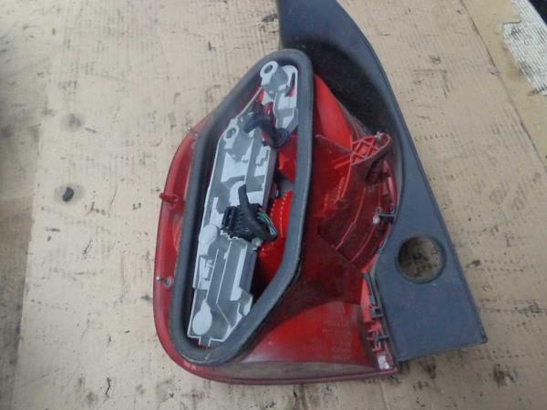 FEU ARRIERE DROIT RENAULT - Vue 2